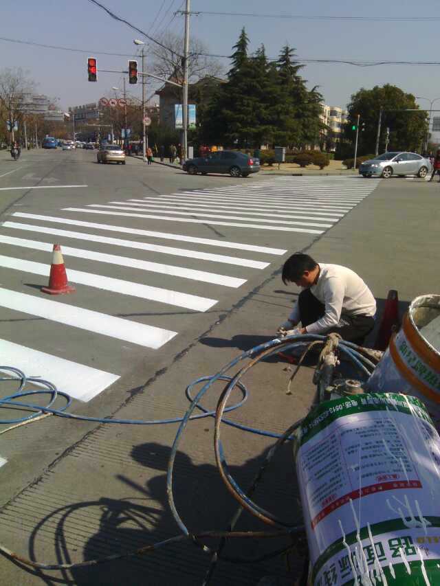 减速带是需要双轮过的